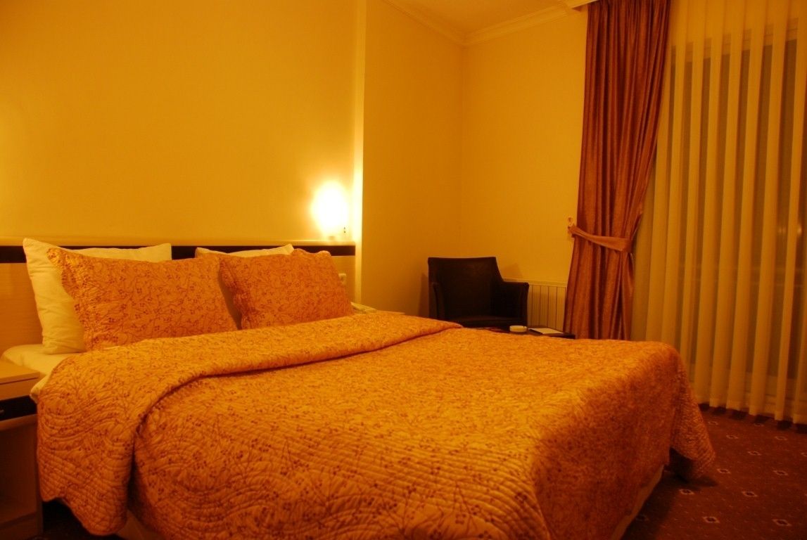 in-room safe, desk, soundproofing, rollaway beds