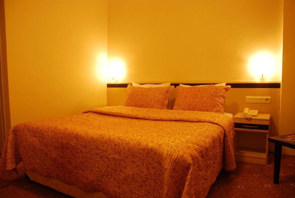 in-room safe, desk, soundproofing, rollaway beds