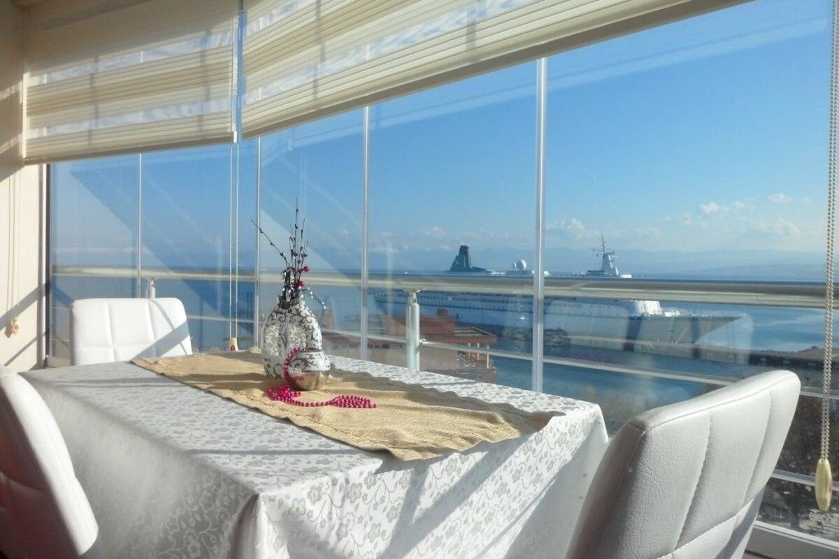 suite | living area | lcd tv