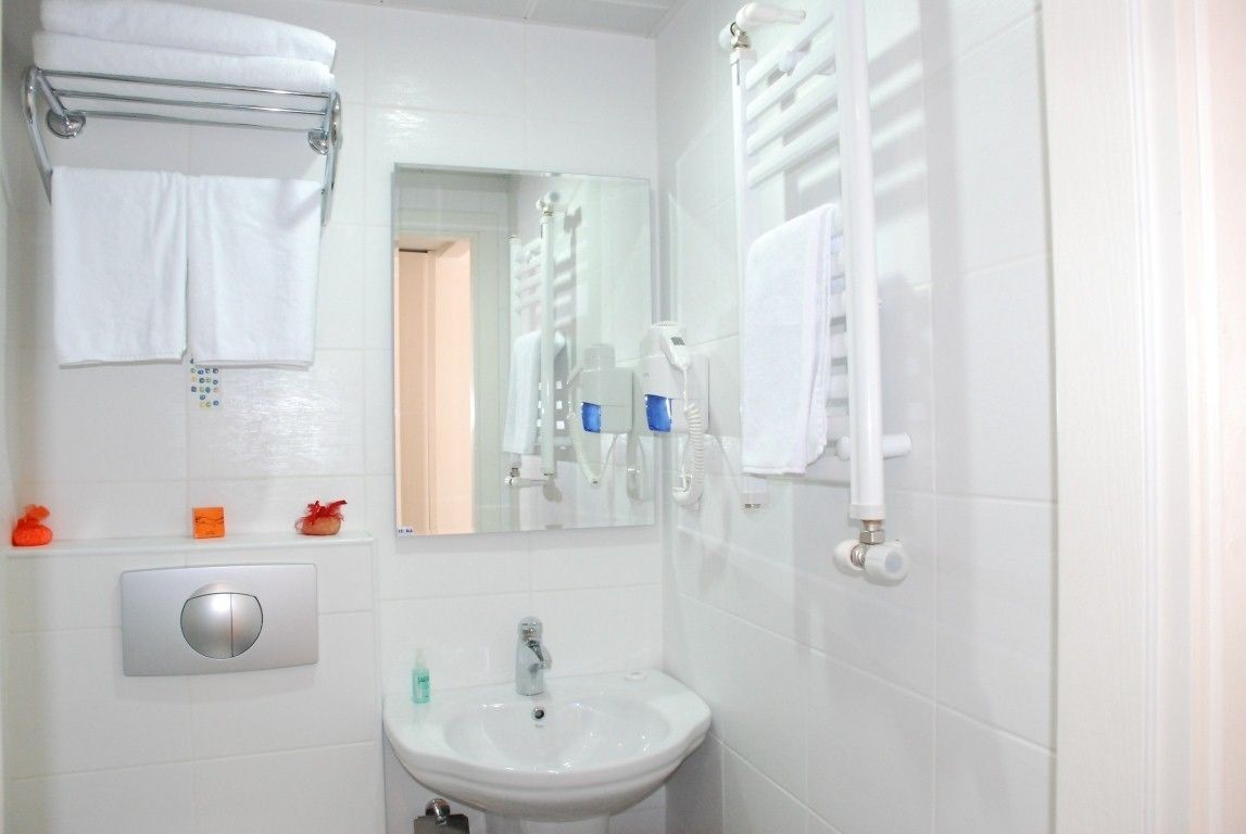 shower, free toiletries, hair dryer, dressing gowns