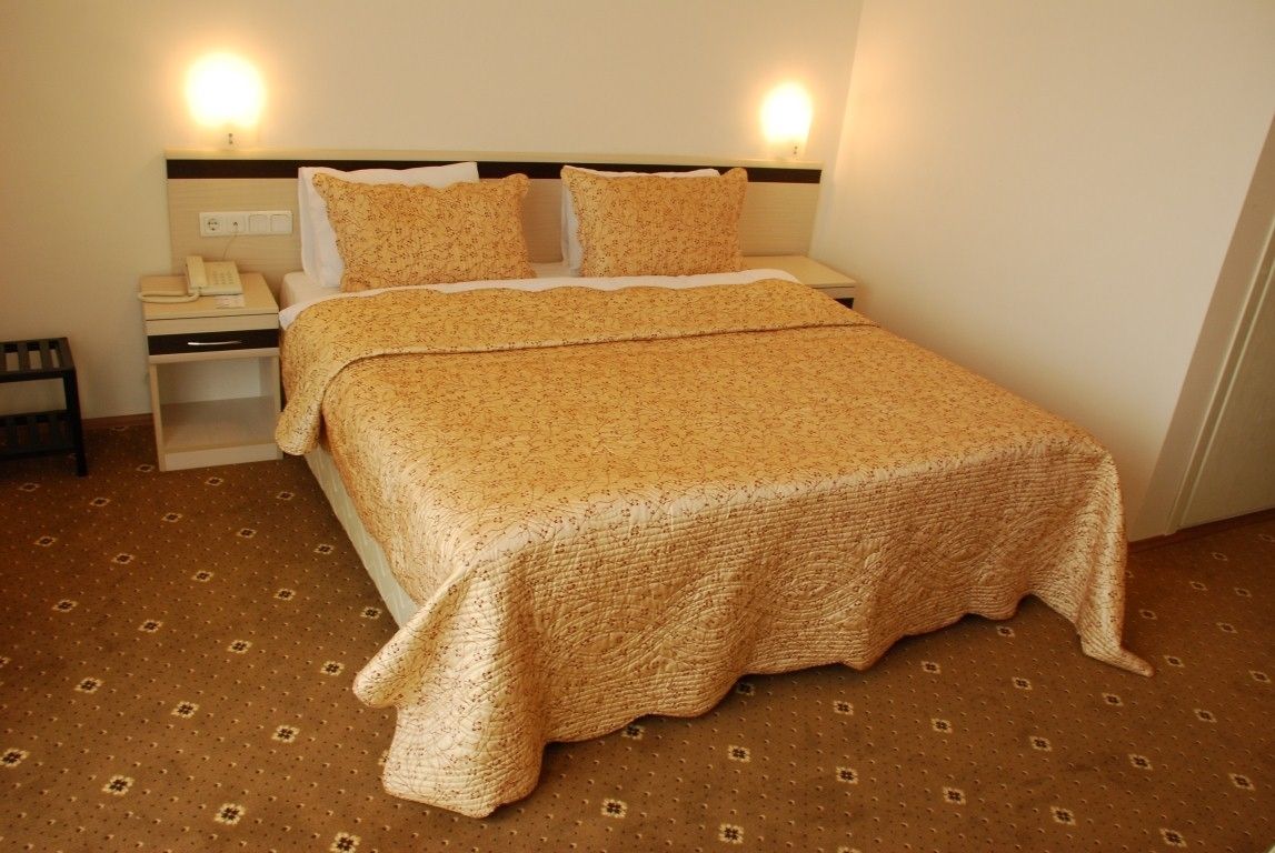 in-room safe, desk, soundproofing, rollaway beds