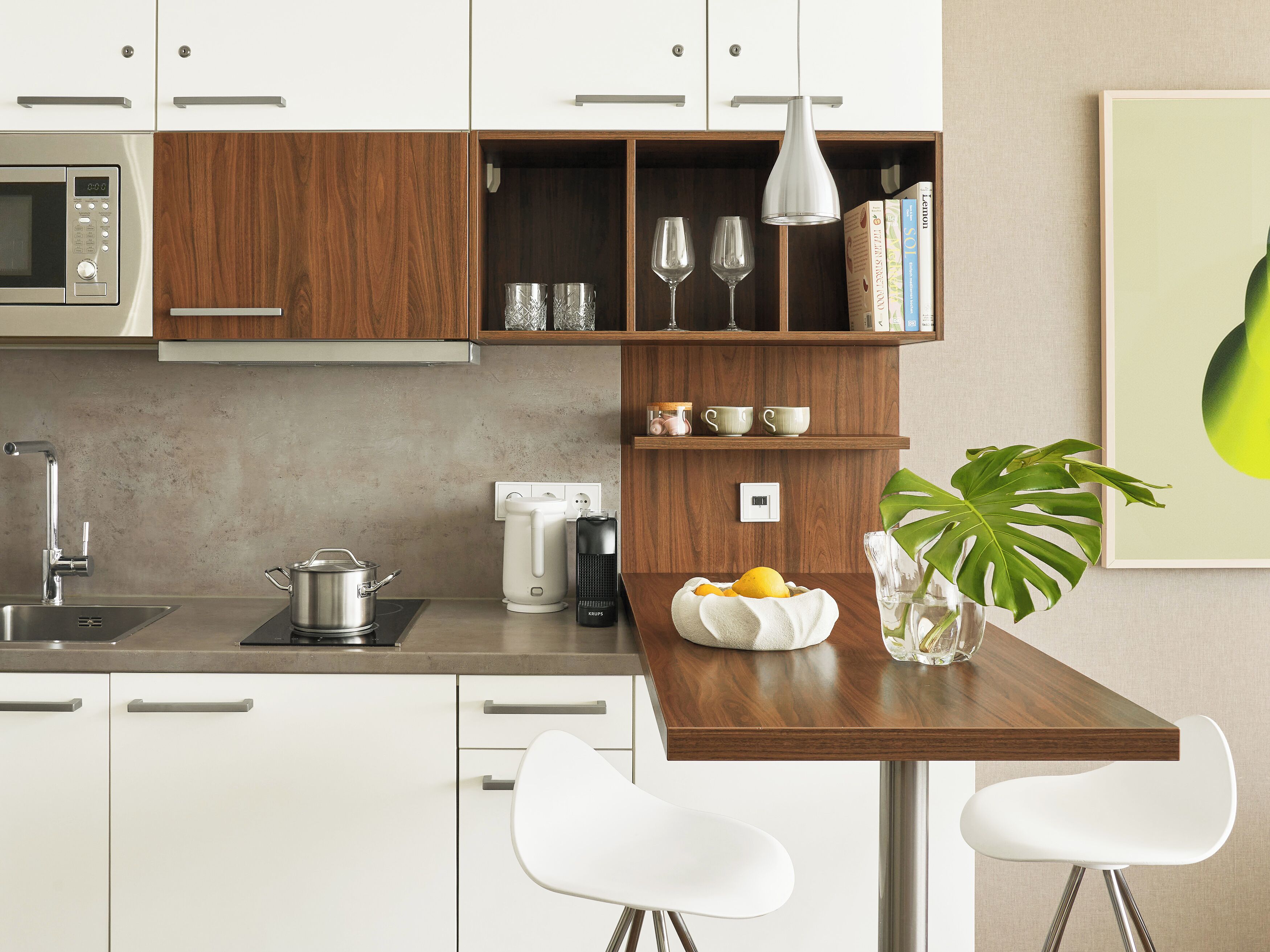 小型冷蔵庫、電子レンジ、コンロ、エスプレッソマシン