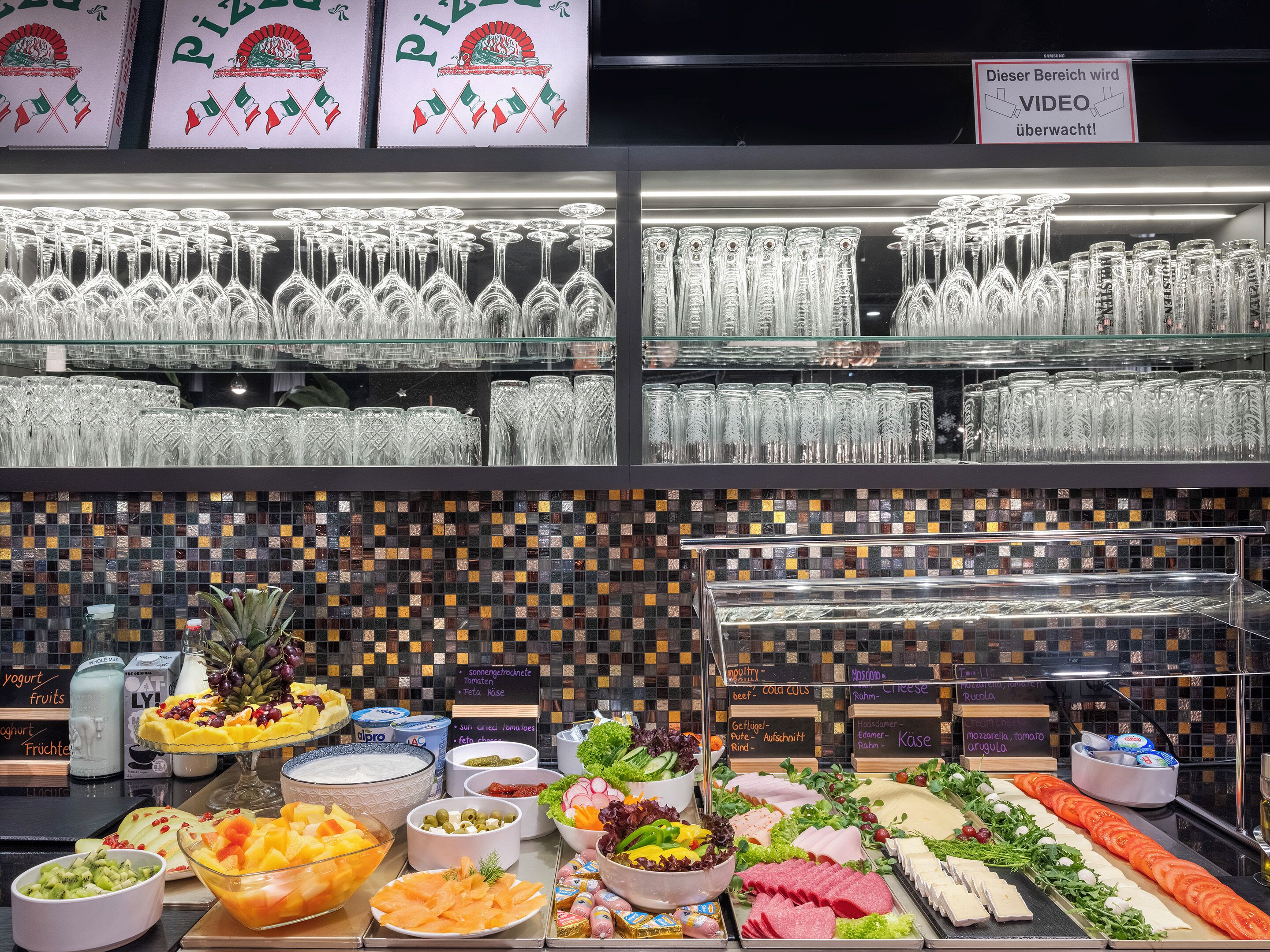 Café da manhã com buffet todos os dias (EUR 21 por pessoa) 