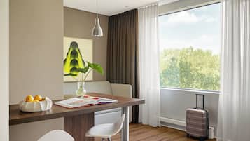 Premium bedding, in-room safe, desk, laptop workspace