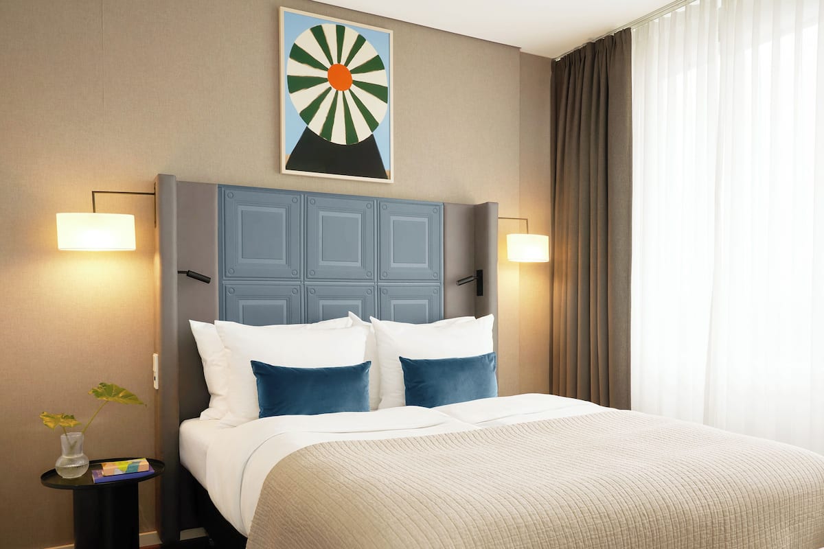 1 bedroom, premium bedding, in-room safe, desk