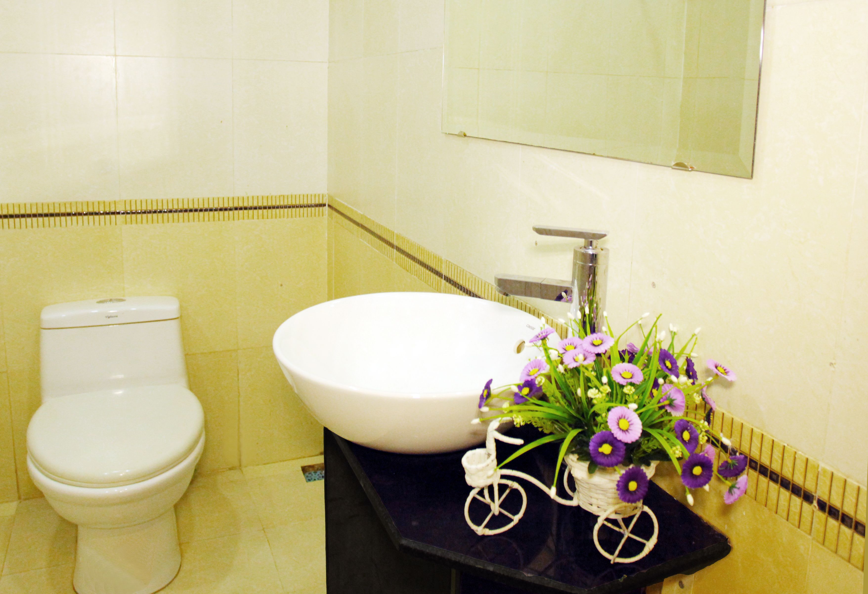 superior double or twin room | bathroom | shower, free toiletries, hair dryer, slippers