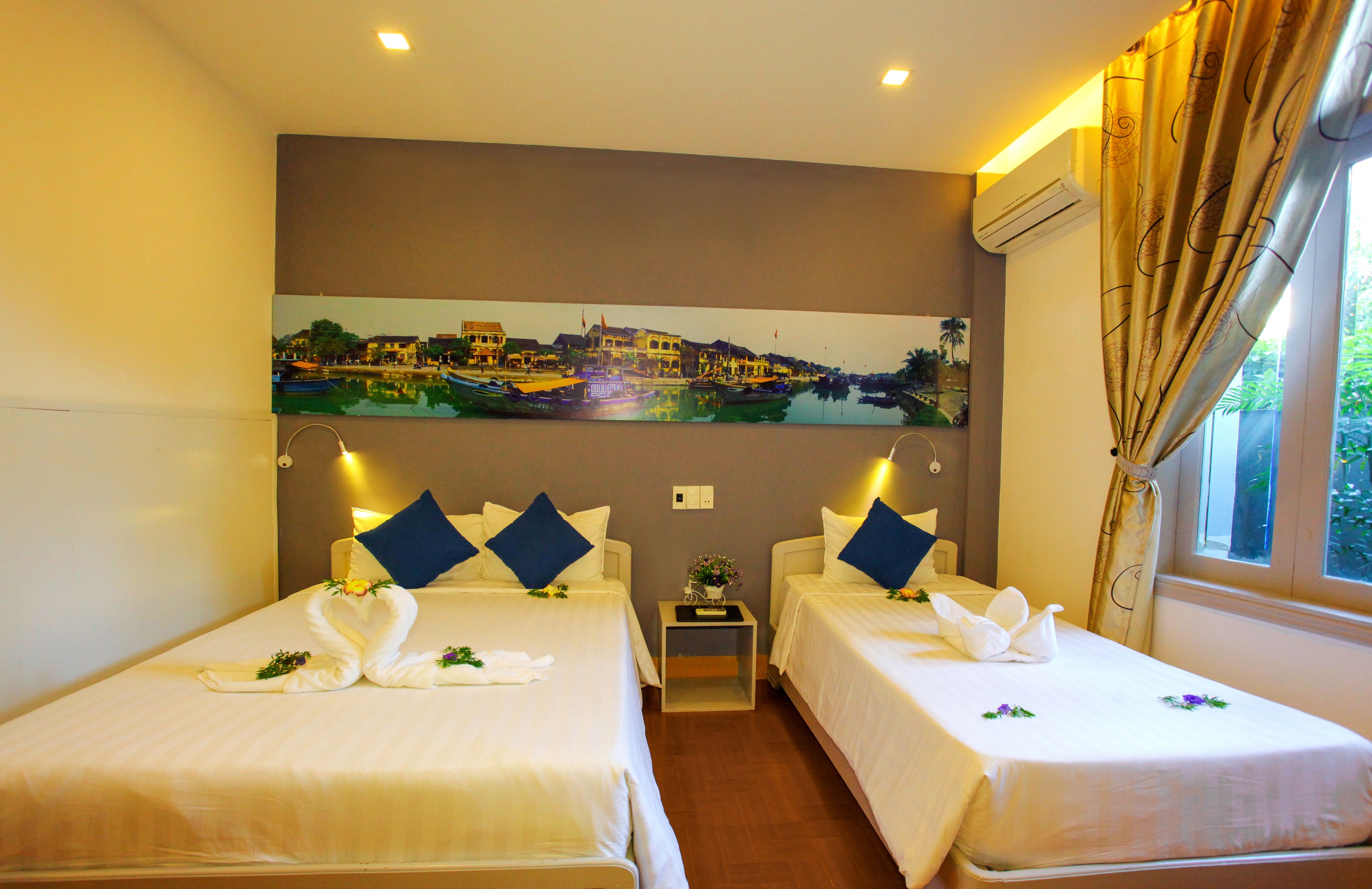 standard double or twin room | minibar, in-room safe, desk, free wifi