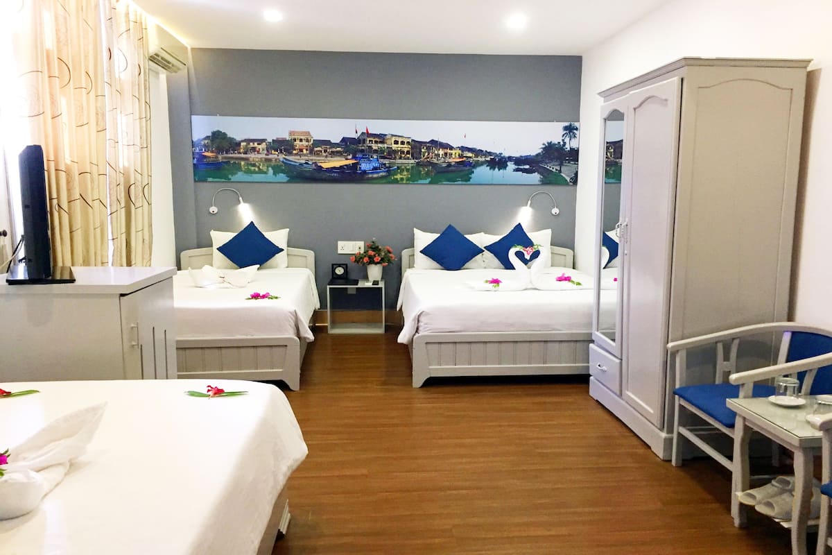 Minibar, in-room safe, desk, free WiFi