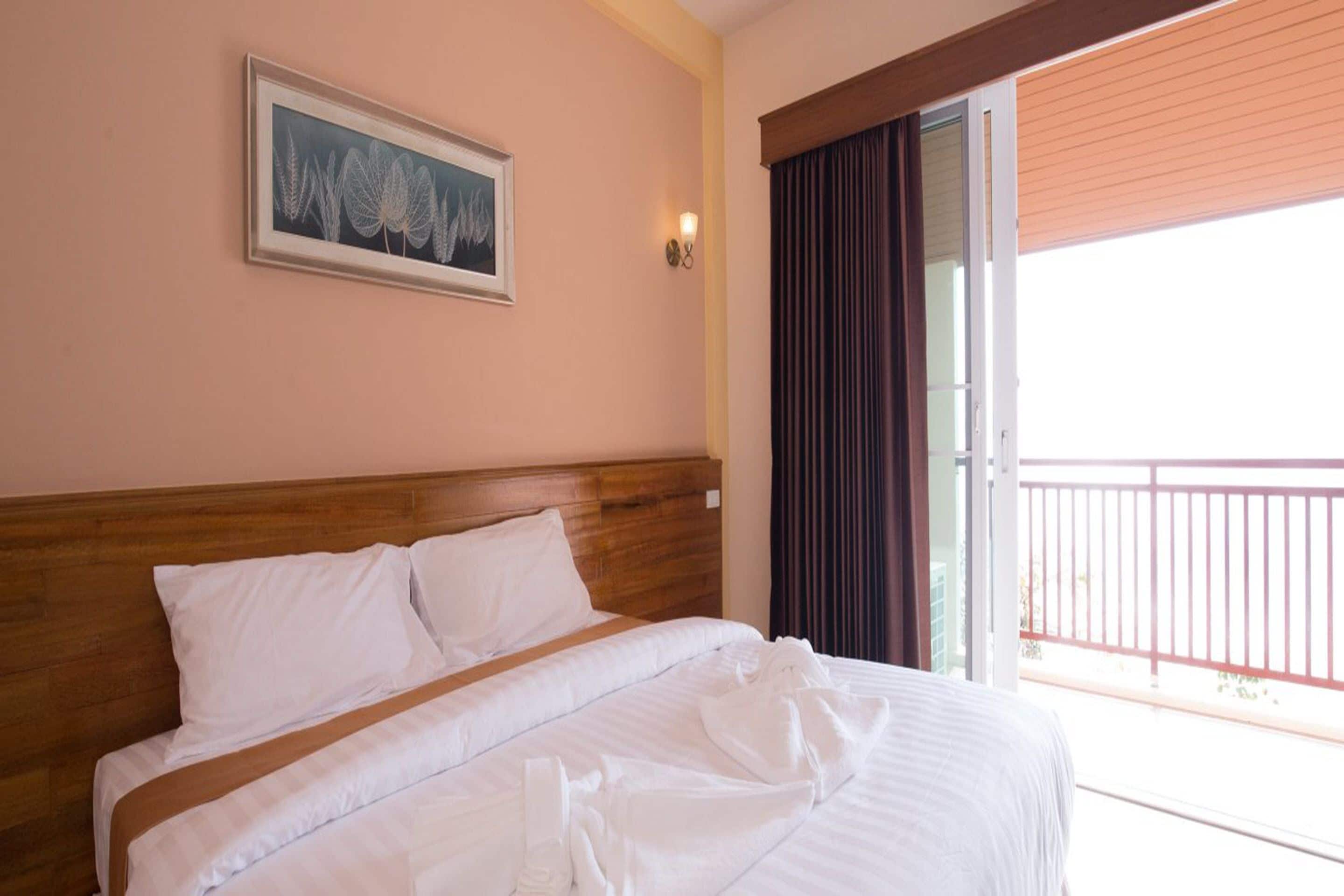 standard room with mountain view | 1 bedroom, desk, rollaway beds, free wifi