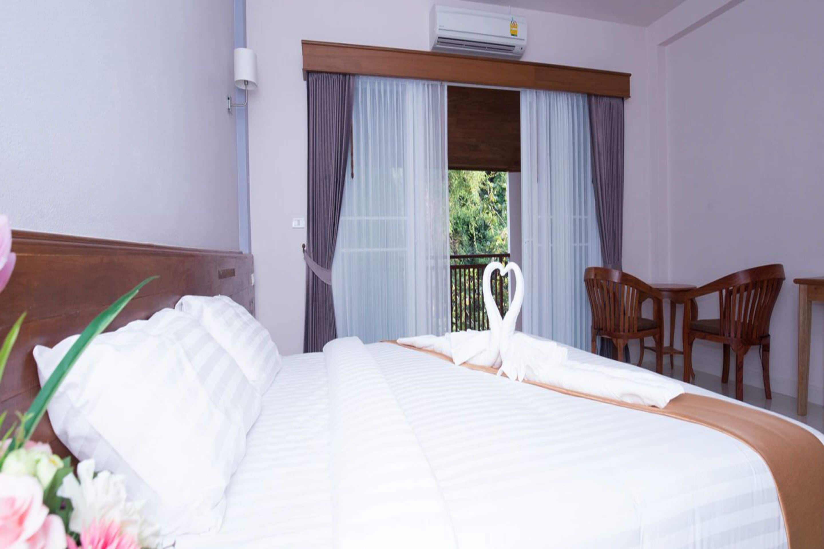 standard room with mountain view | 1 bedroom, desk, rollaway beds, free wifi