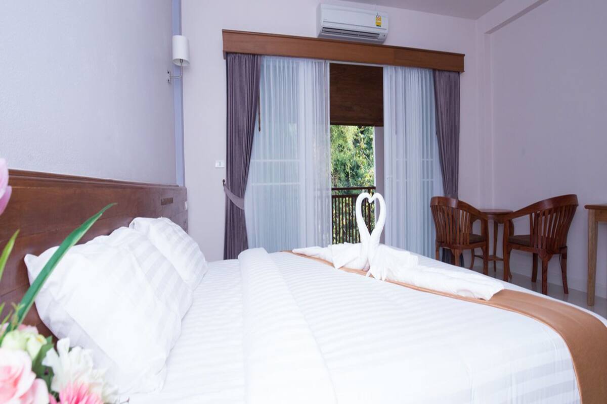 standard room with mountain view | 1 bedroom, desk, rollaway beds, free wifi