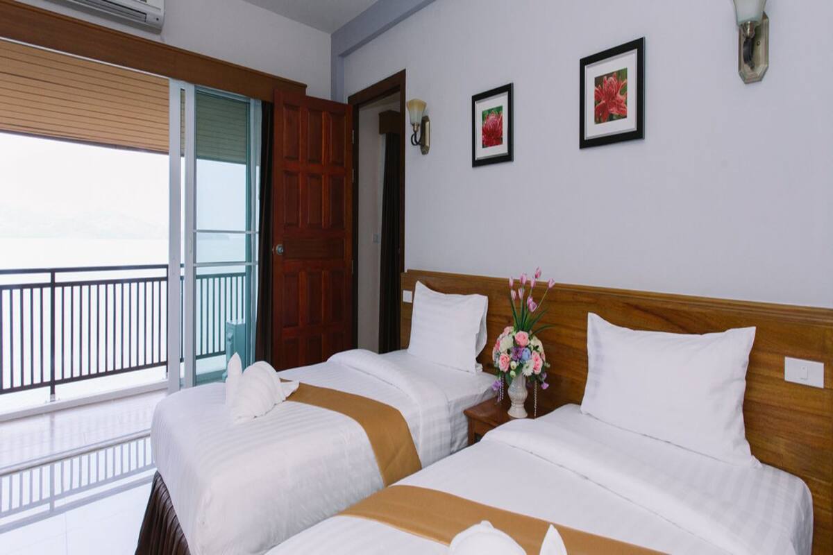 standard room with sea view | 1 bedroom, desk, rollaway beds, free wifi