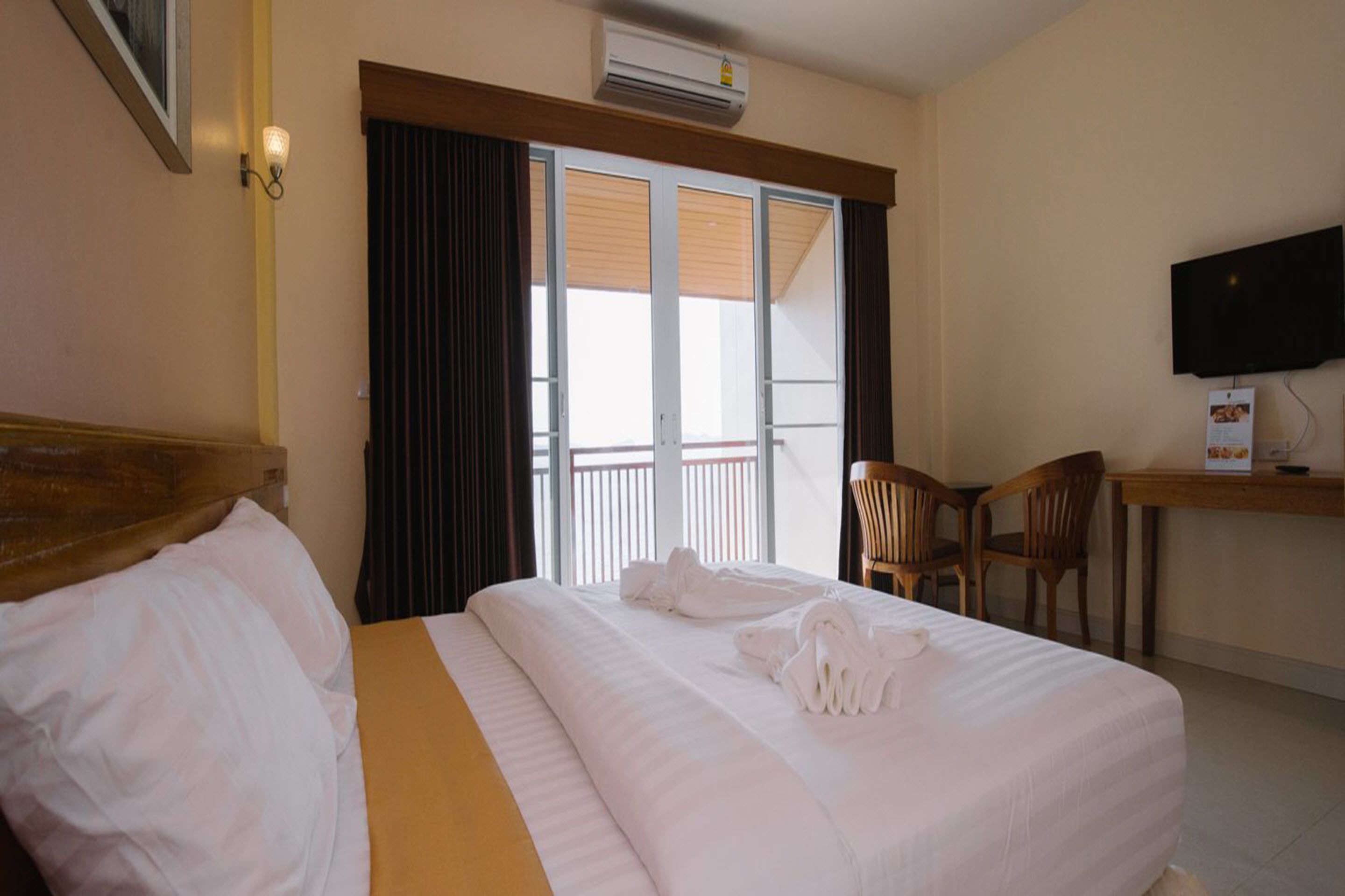 standard room with sea view | 1 bedroom, desk, rollaway beds, free wifi