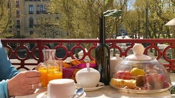 Petit déjeuner continental servi tous les jours en supplément