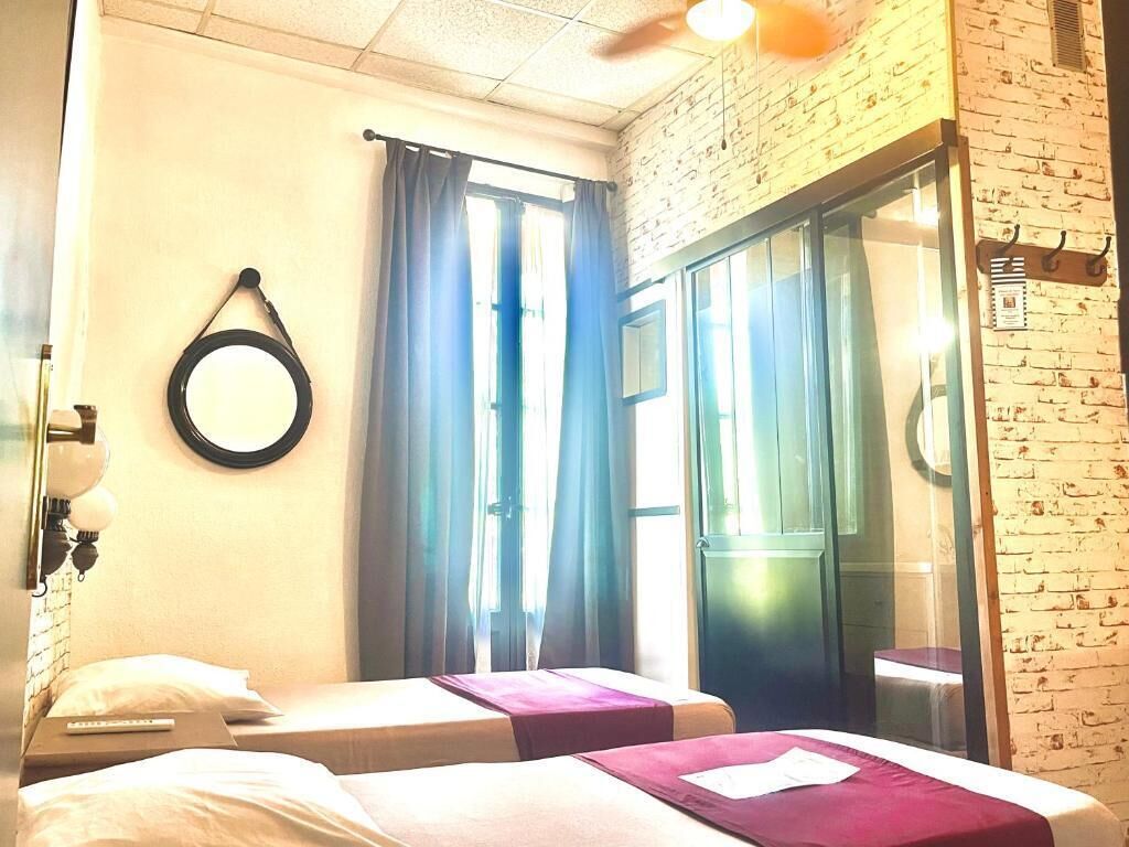 Bureau, chambres insonorisées, Wi-Fi gratuit, draps fournis