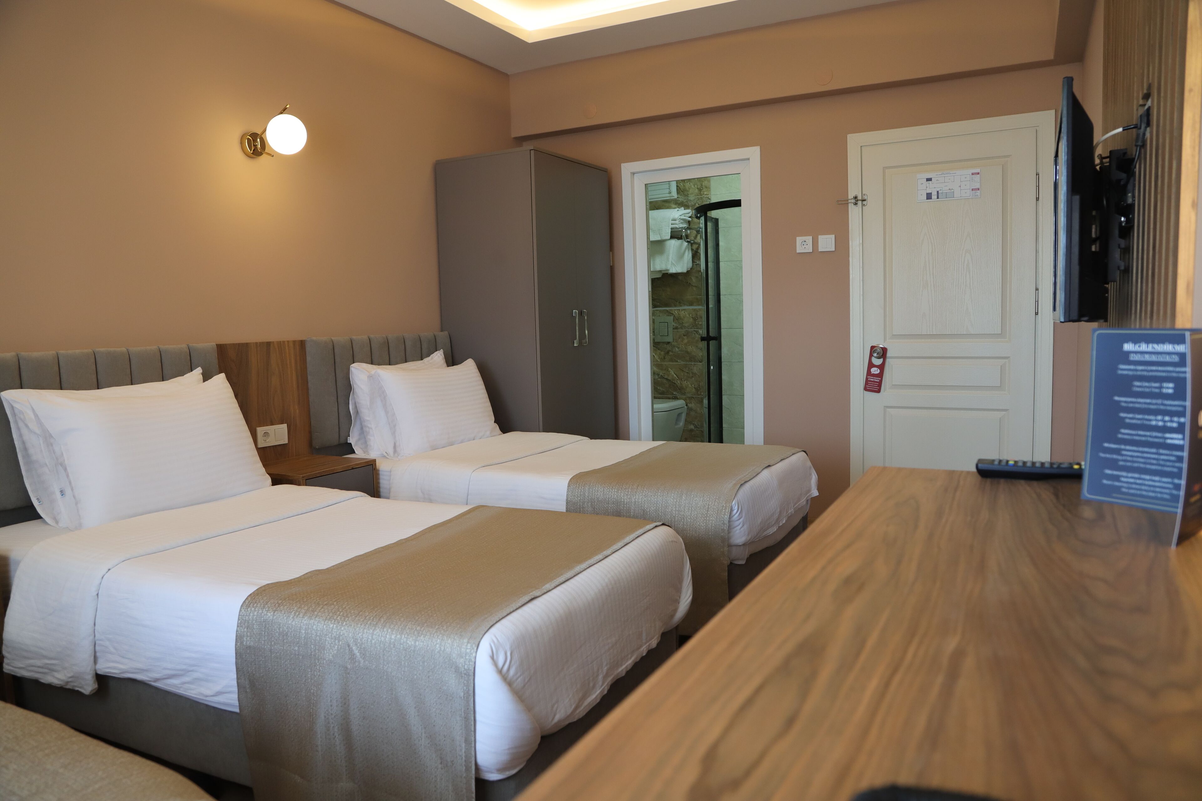 1 bedroom, minibar, desk, laptop workspace