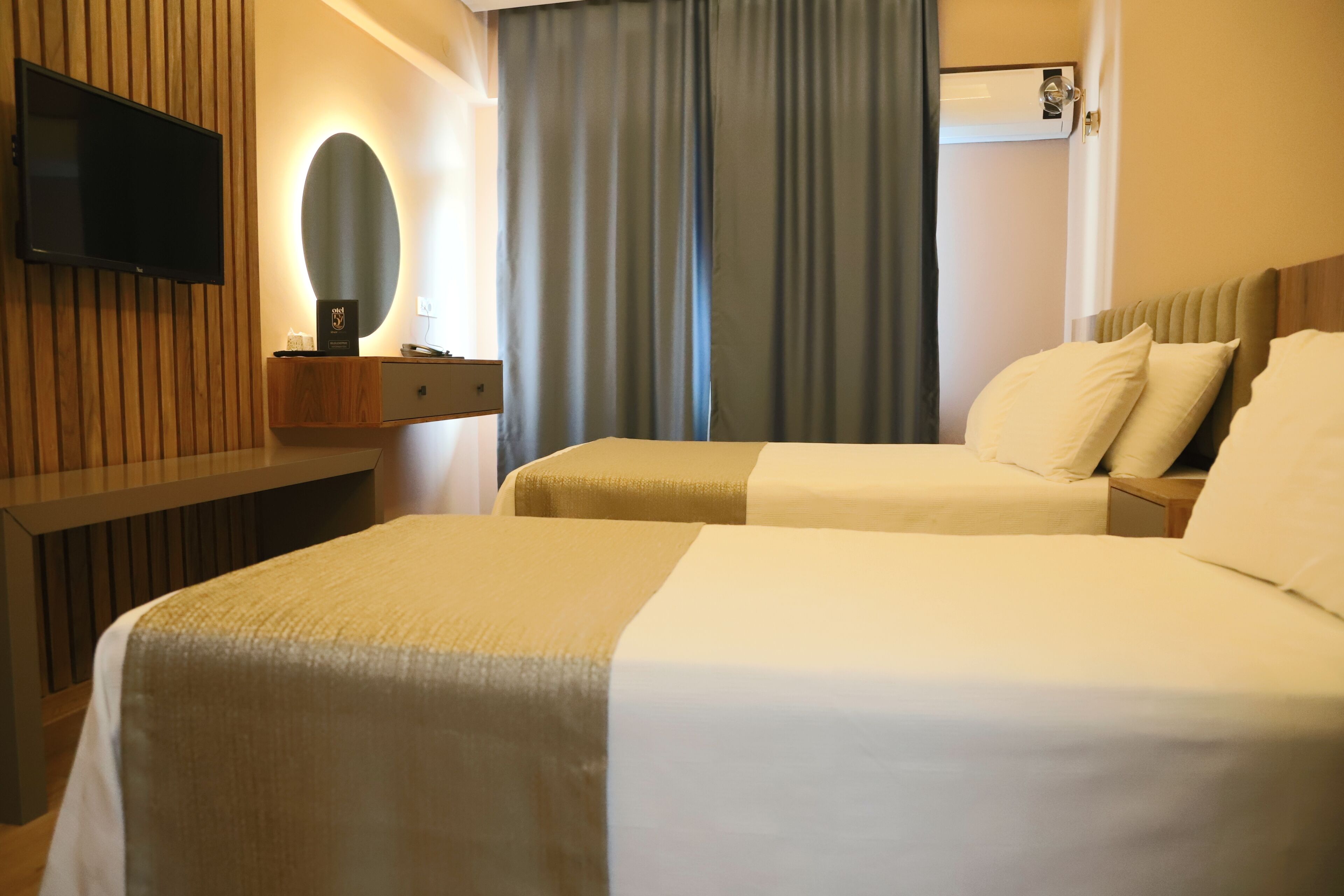 1 bedroom, minibar, desk, laptop workspace