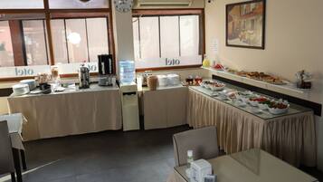 Free daily buffet breakfast