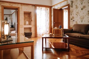 Cubrecamas, colchones con pillow-top y minibar 