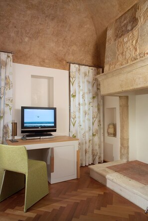 Cubrecamas, colchones con pillow-top y minibar 