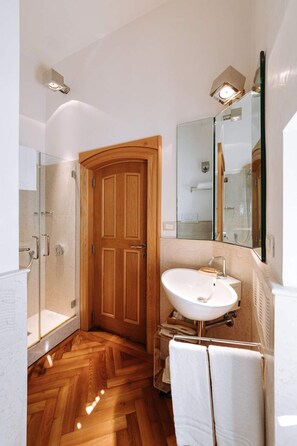 Camera Orologio | Bathroom | Free toiletries, hair dryer, slippers, bidet - Santarosa Relais (Noci)