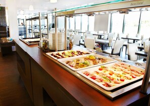 Petit déjeuner buffet compris tous les jours