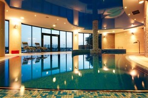 Indoor pool, pool loungers
