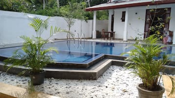 Utomhuspool