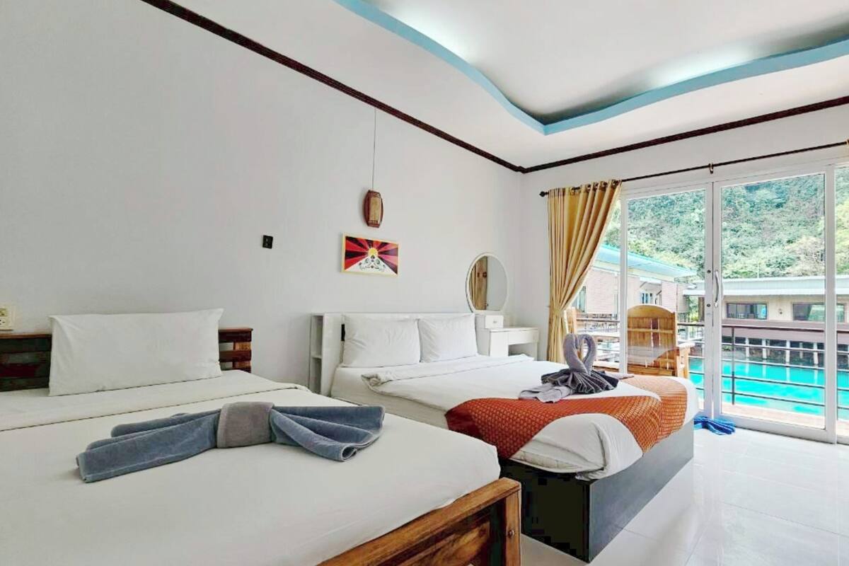 Family Room, Lake View | Desk, blackout drapes, free WiFi, bed sheets