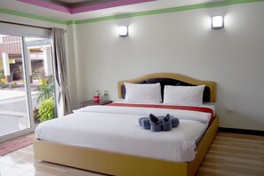 Standard Double Room | Meja, langsir/tirai gelap terus, Wi-fi percuma, cadar katil 