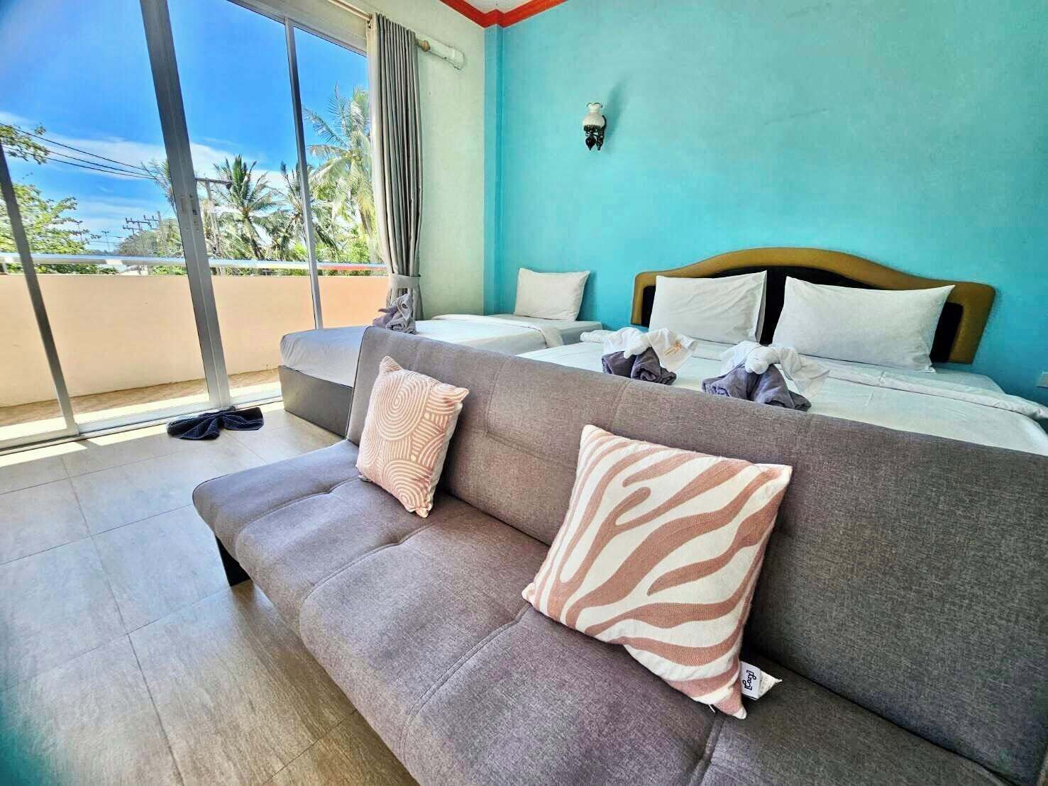 Family Room | Desk, blackout drapes, free WiFi, bed sheets