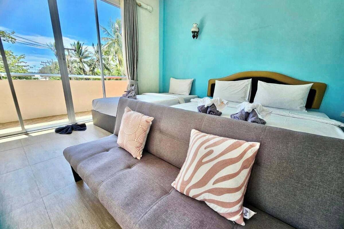 Family Room | Desk, blackout drapes, free WiFi, bed sheets