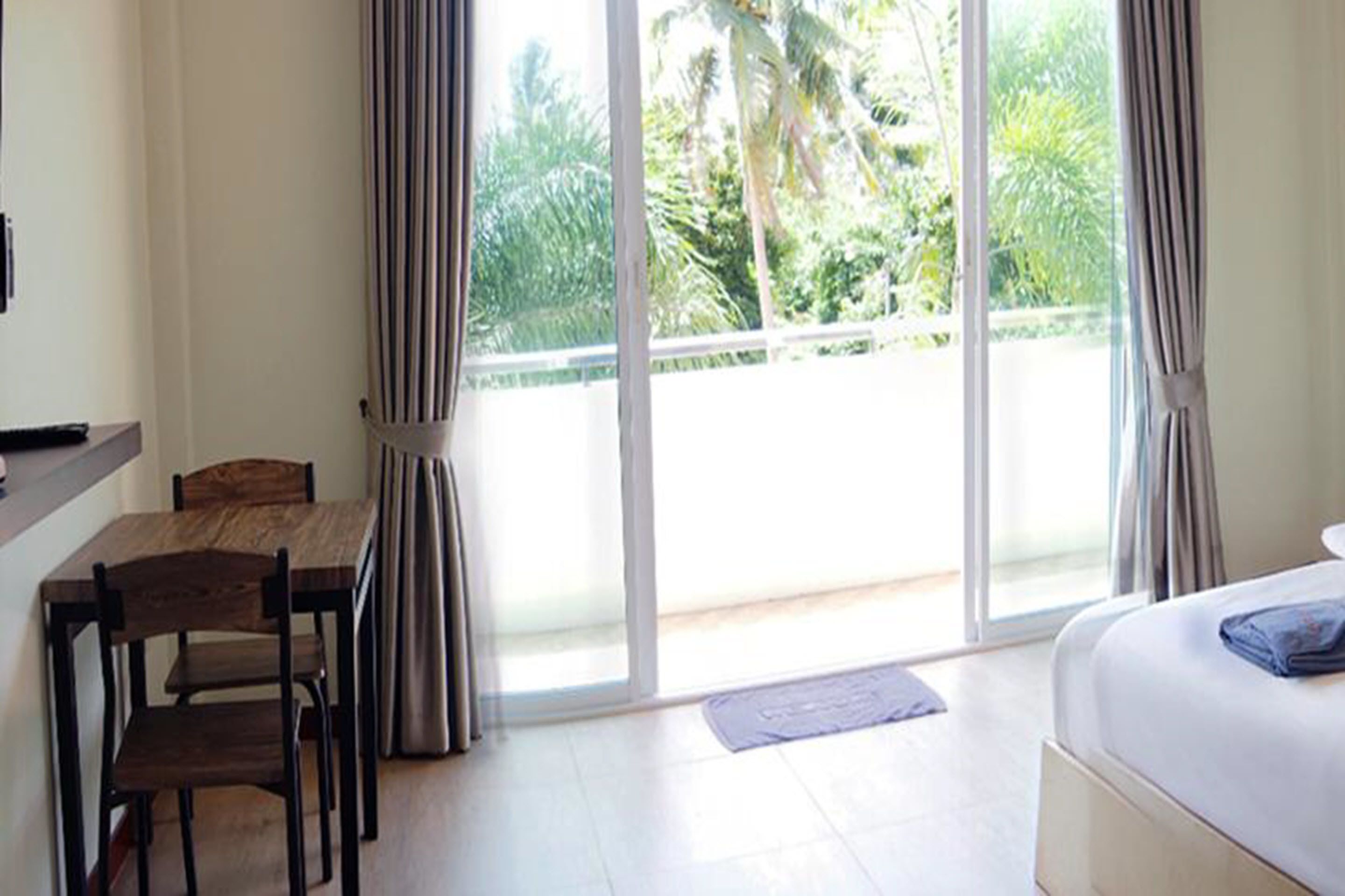 Schreibtisch, Verdunkelungsvorhänge, Zustellbetten, kostenloses WLAN