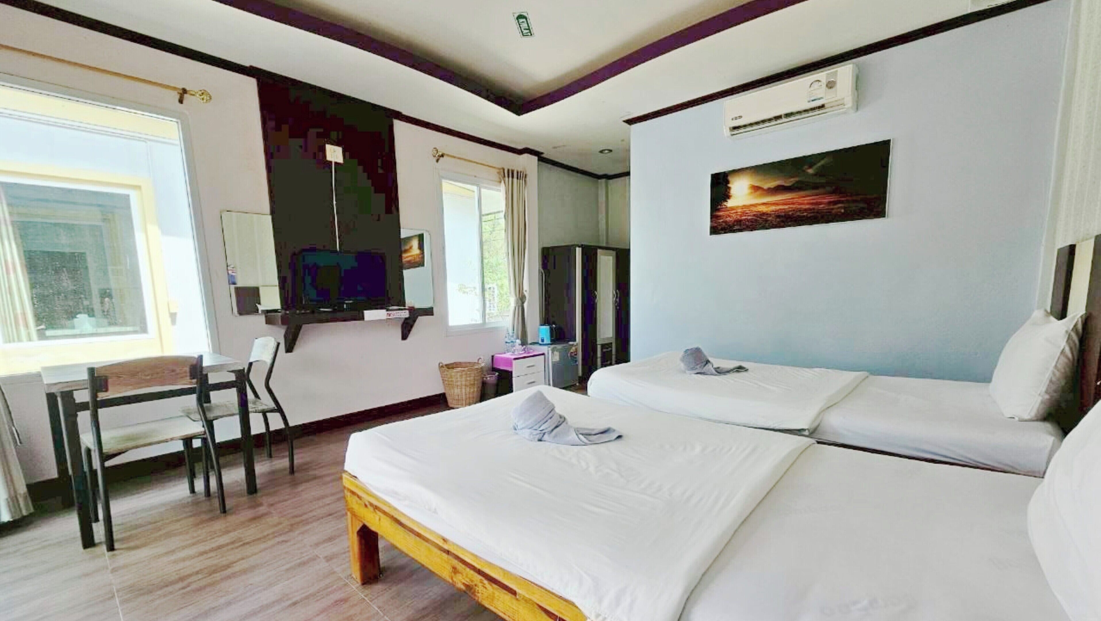 Standard Twin Room | Desk, blackout drapes, free WiFi, bed sheets