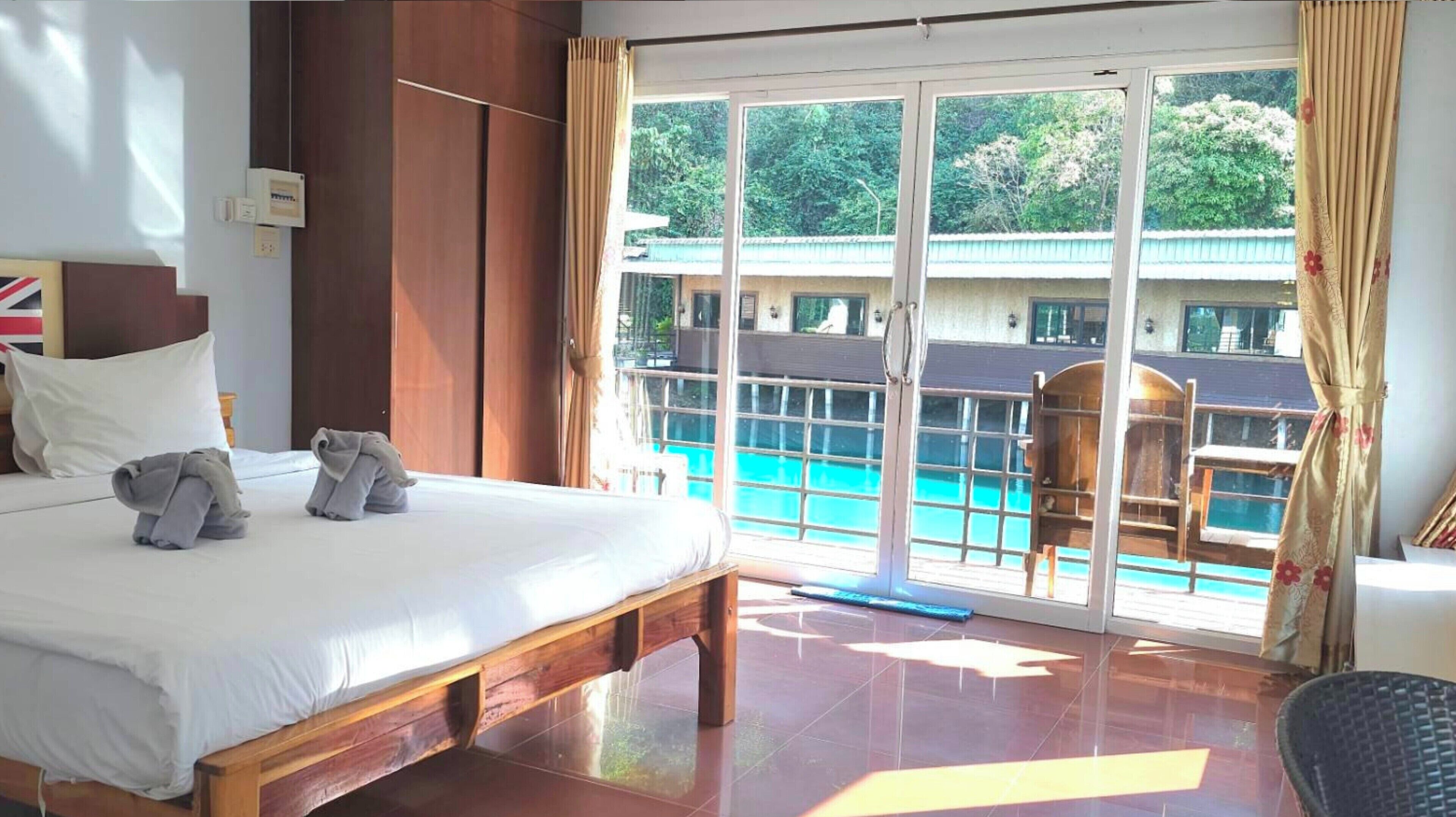 VIP Double Resident | Desk, blackout drapes, free WiFi, bed sheets