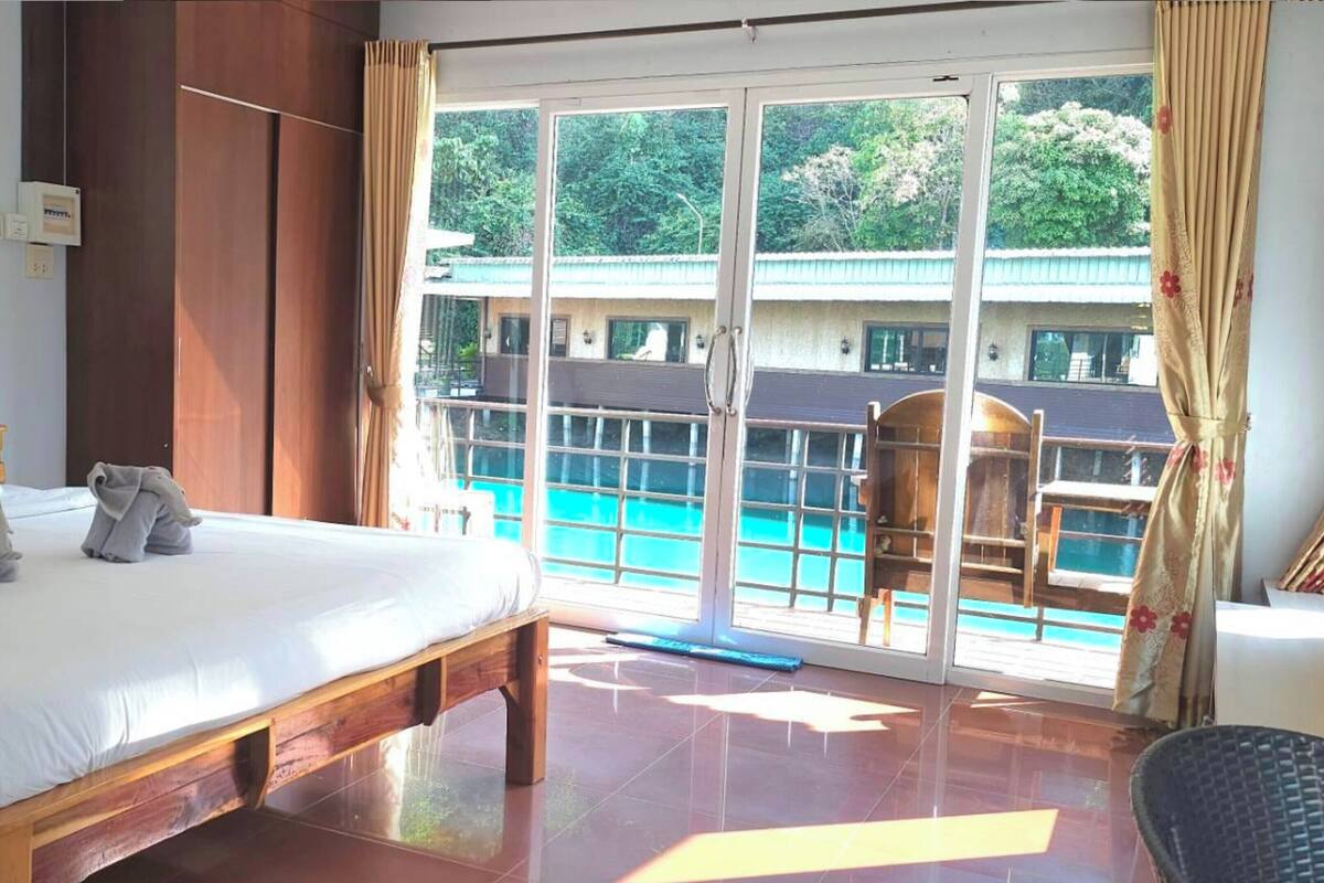 VIP Double Resident | Desk, blackout drapes, free WiFi, bed sheets