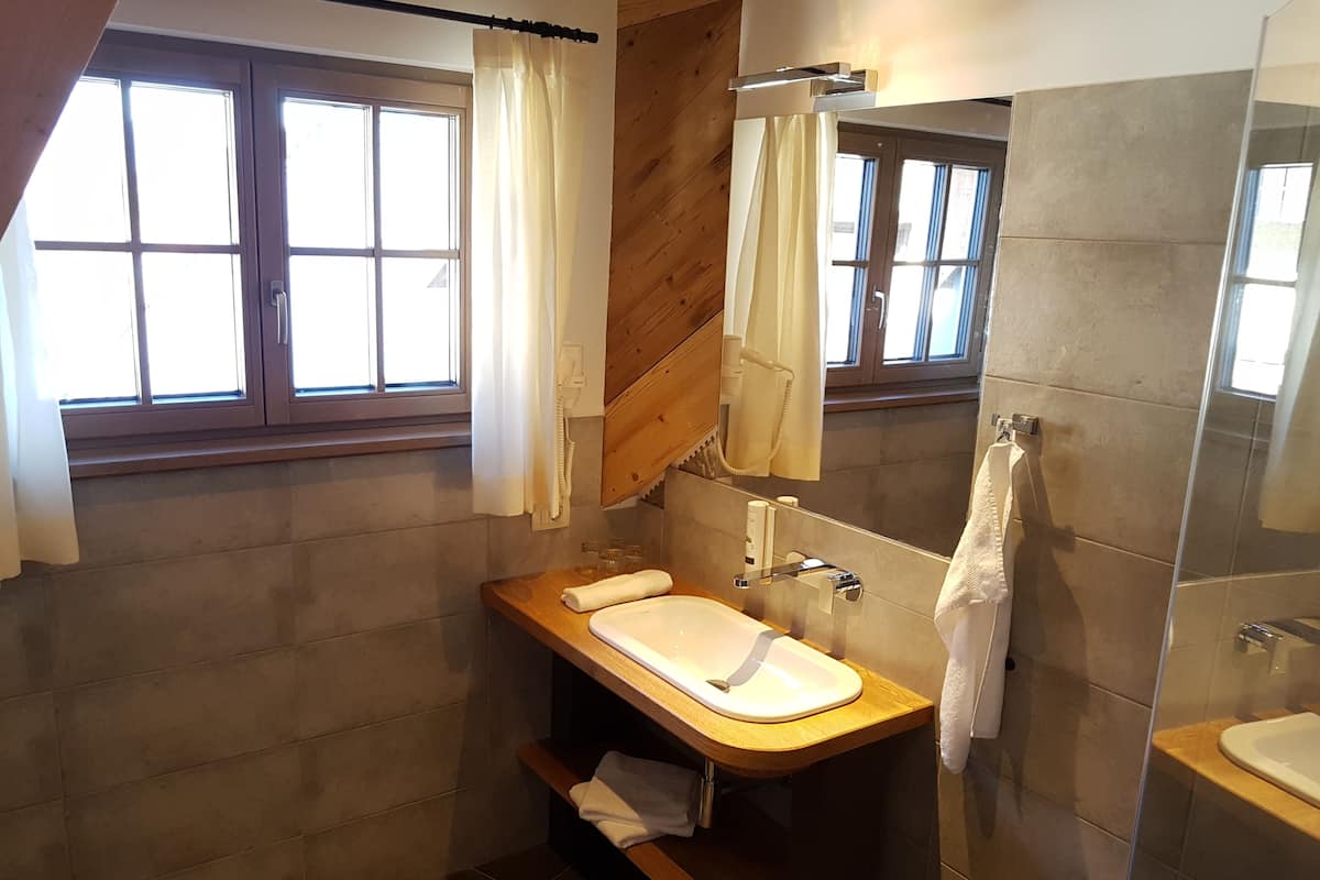 family apartment | bathroom | shower, free toiletries, hair dryer, towels