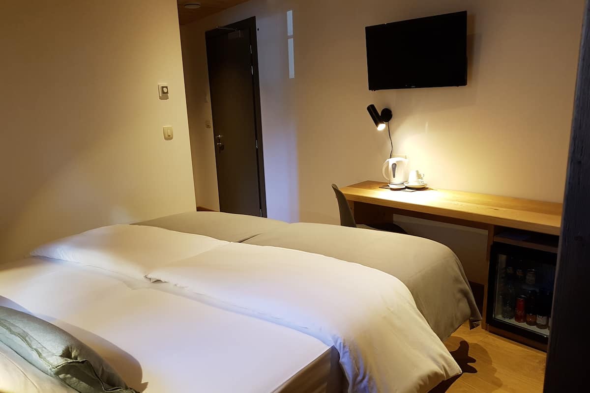 Familie vierpersoonskamer | 1 slaapkamer, hypoallergeen beddengoed, een kluis op de kamer