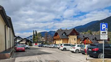 Parken ohne Service (5 EUR pro Tag)