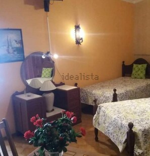 Family Room | Premium bedding, free WiFi, bed sheets - Guest House Pacífica (Loulé)
