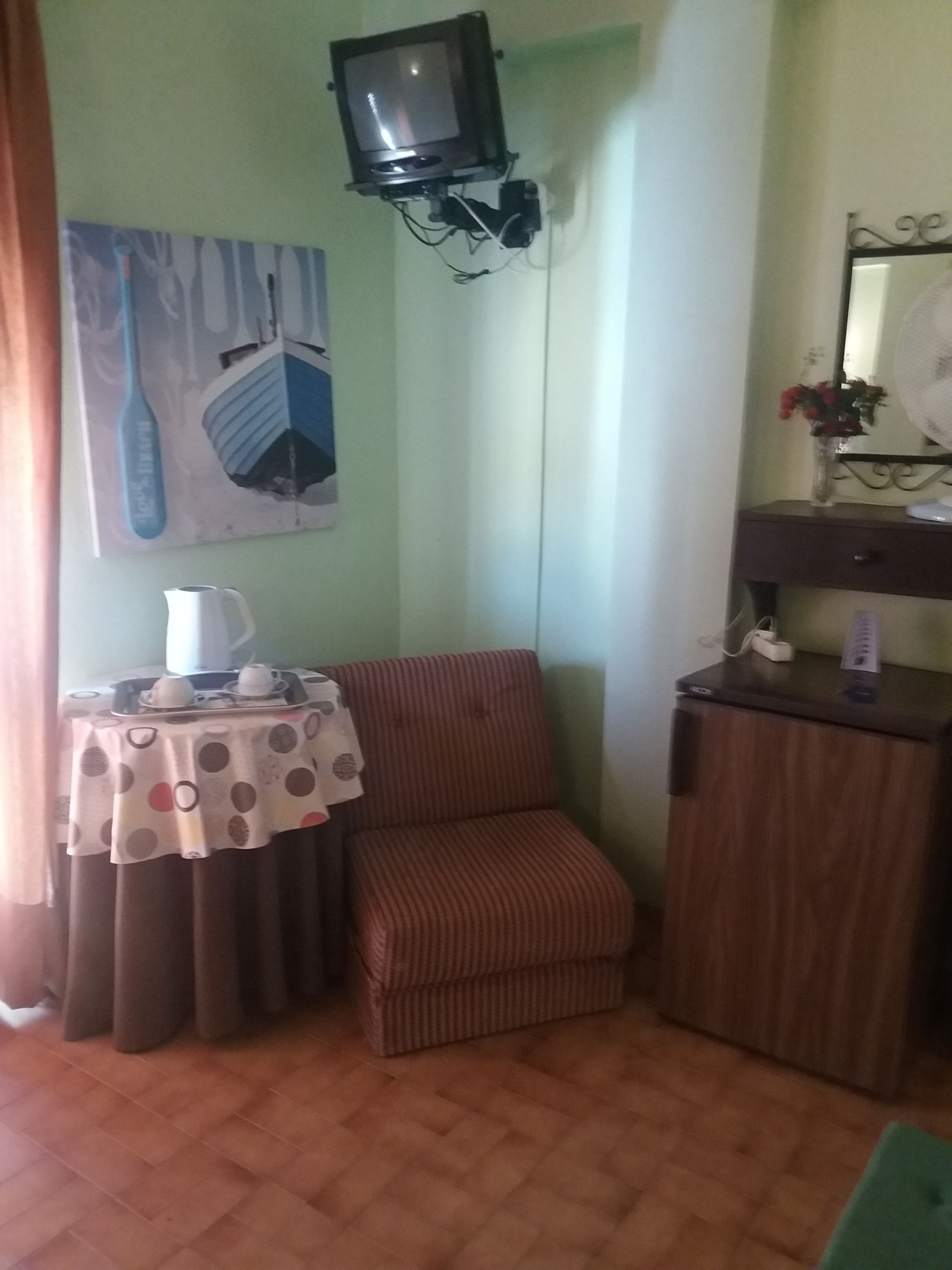 Family Room | Shared kitchen facilities | Fridge, coffee/tea maker