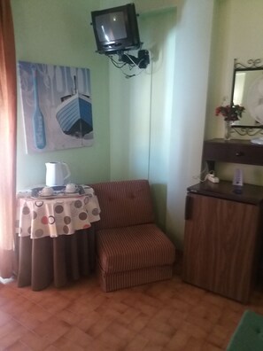 Fjölskylduherbergi | Samnýtt eldhúsaðstaða | Ísskápur, kaffivél/teketill