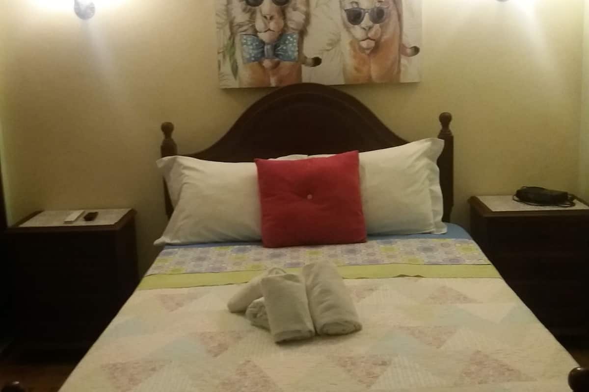 Habitación básica doble | Ropa de cama de alta calidad, wifi gratis y ropa de cama