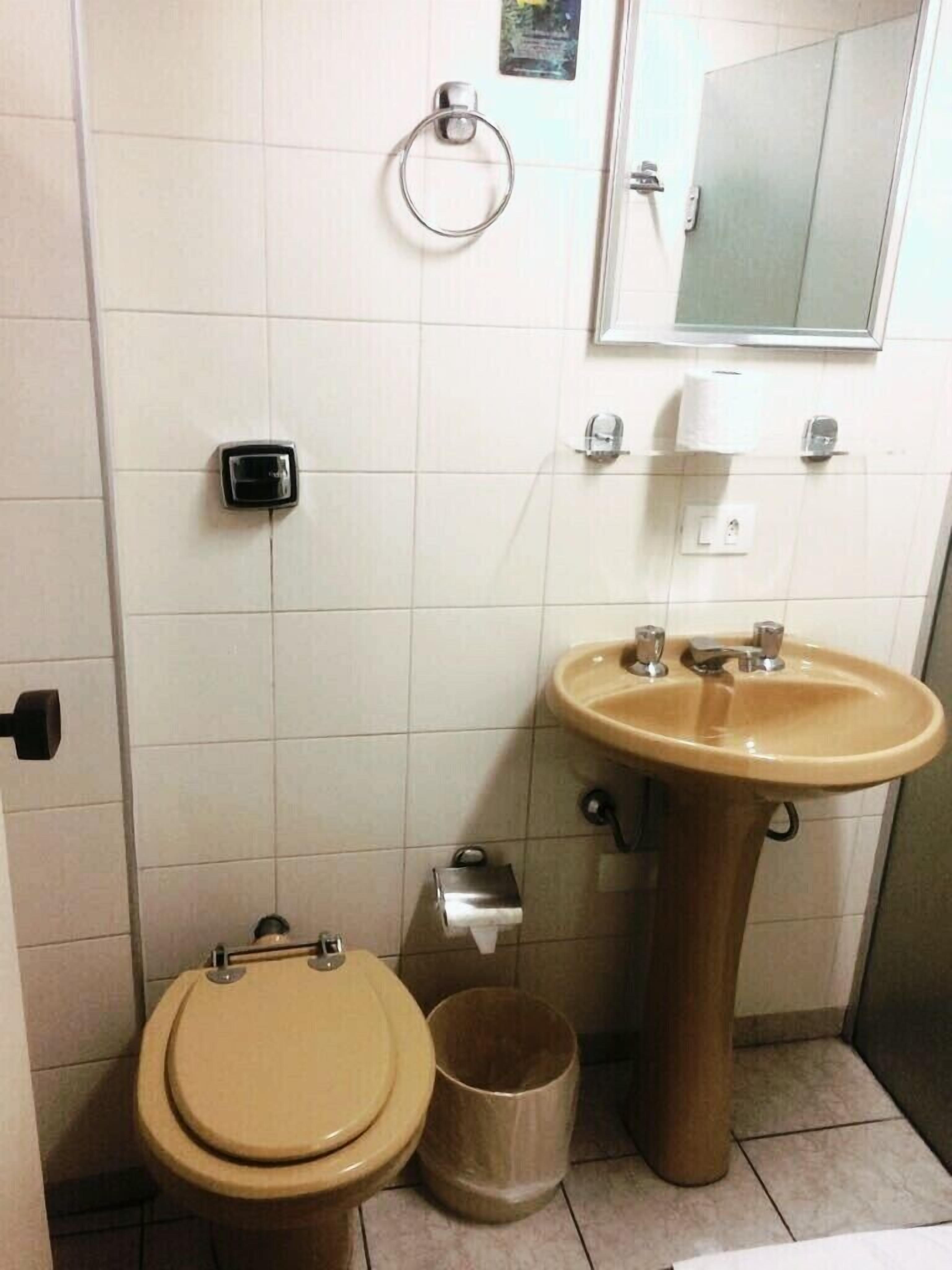 single room | bathroom | shower, free toiletries, hair dryer, towels