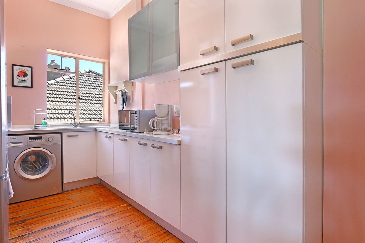 Comfort Apartment, 2 Bedrooms, Mountain View | Private kitchenette | Full-size fridge, microwave, oven, stovetop