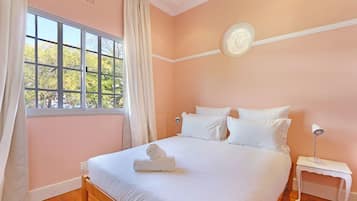 Comfort-Apartment, 2 Schlafzimmer, Bergblick | 2 Schlafzimmer, Verdunkelungsvorhänge, Bügeleisen/Bügelbrett, Babybetten