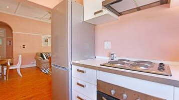 Comfort-Apartment, 2 Schlafzimmer, Bergblick | Eigene Küche | Wasserkocher mit Kaffee-/Teezubehör, großer Kühlschrank, Mikrowelle