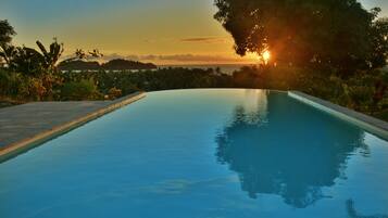 Outdoor pool, pool umbrellas, sun loungers