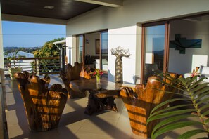 Suite Deluxe, vista al mar | Terraza o patio