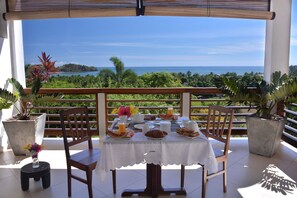 Comfort Double Room, Sea View | Breakfast area